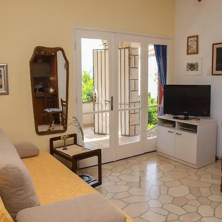 Beachfront Elena With Big Terrace & Garden *