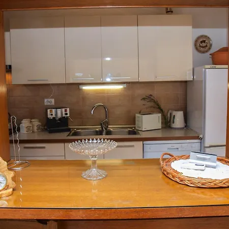 Beachfront Elena With Big Terrace & Garden Постіра
