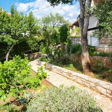 Beachfront Elena With Big Terrace & Garden