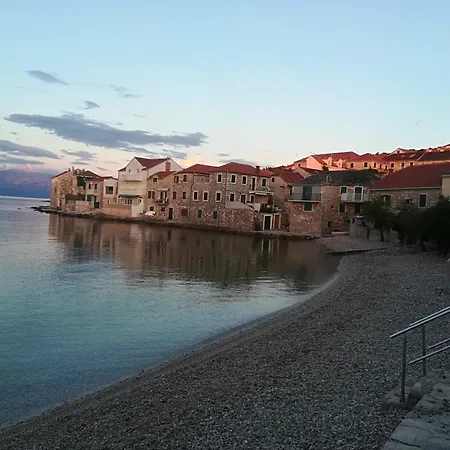 Beachfront Elena With Big Terrace & Garden *